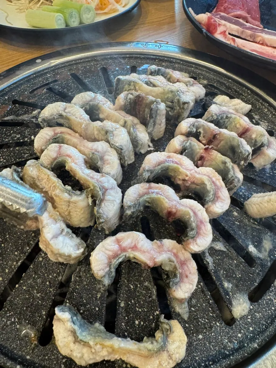 굽기 전 먼저 맛본 육회