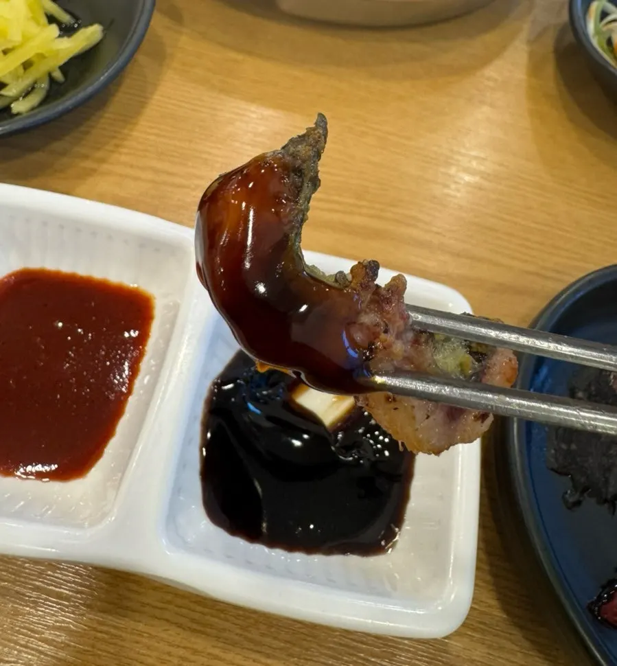노릇하게 익어가는 장어와 갈비살