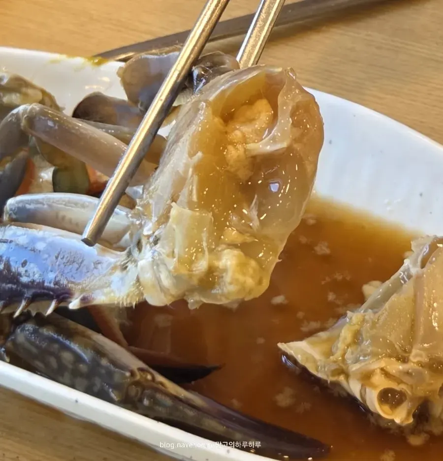 サービスでいただいた延坪島ヤンニョムケジャン1匹