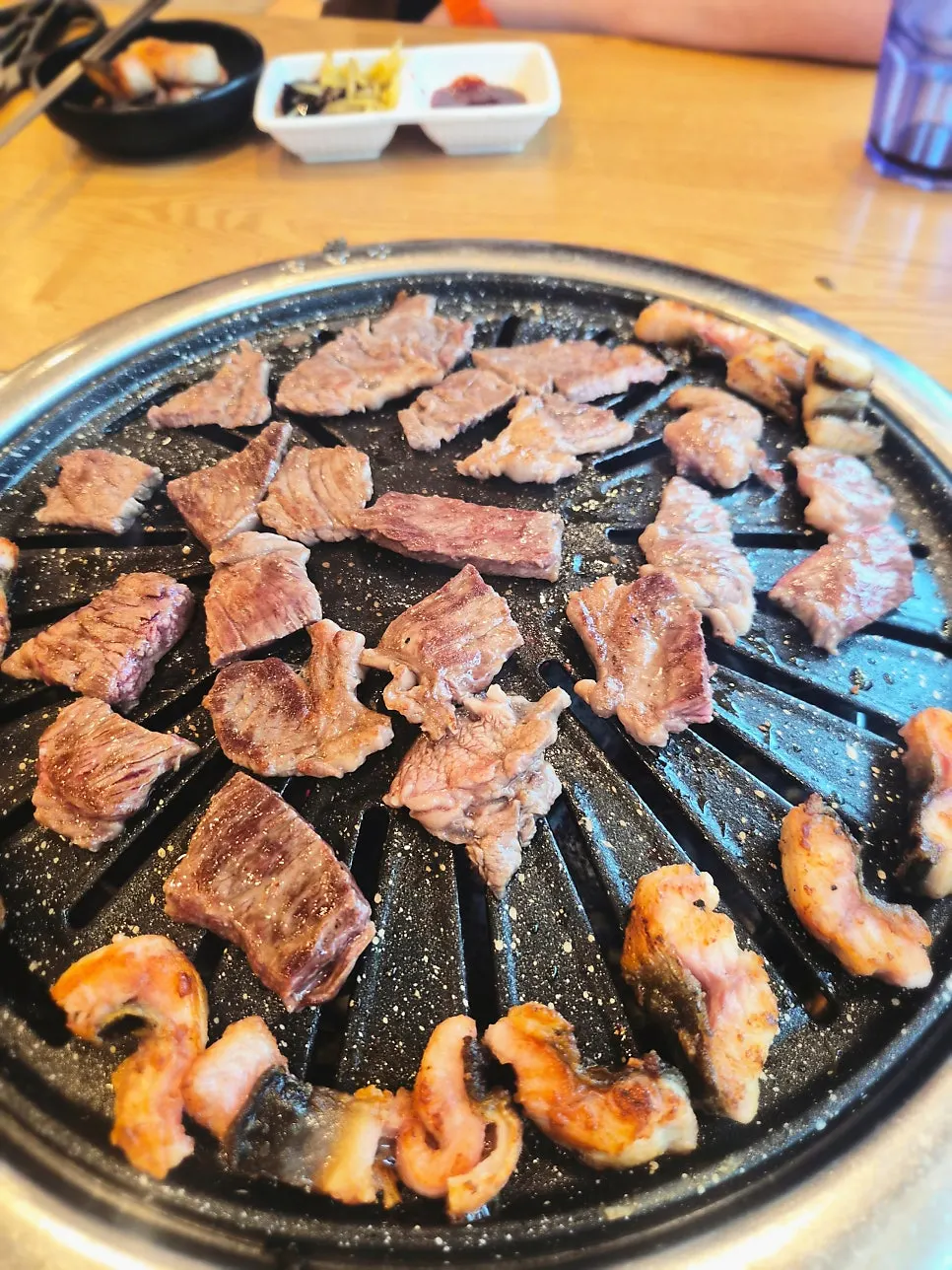 장어와 척갈비를 실컷 먹은 테이블