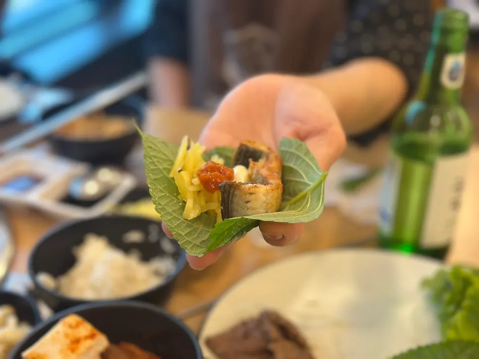 Grilled freshwater eel with a lettuce wrap