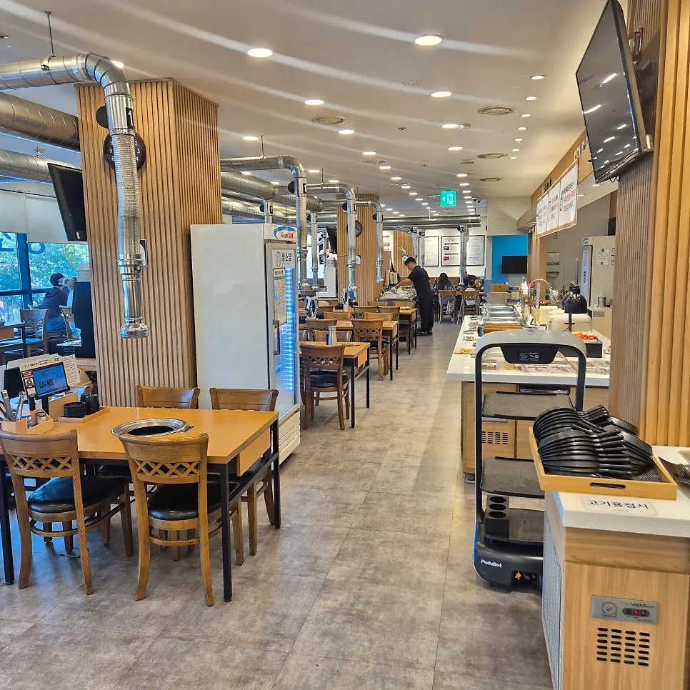 Self-bar spaghetti and jeyuk bokkeum station