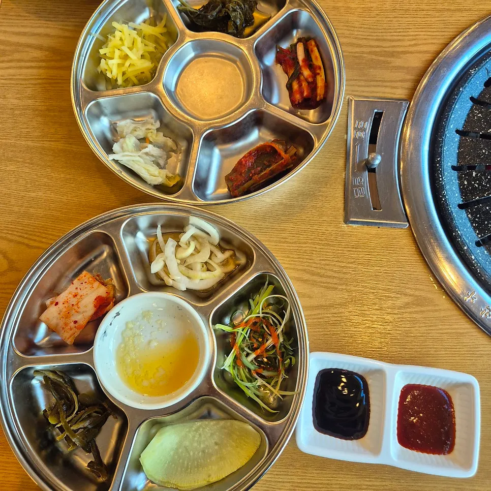 Table set for a family meal at Jangsodam