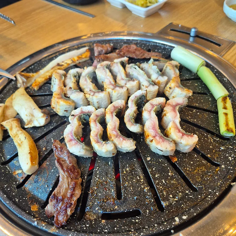 Jangsodam meal spread with a variety of dishes