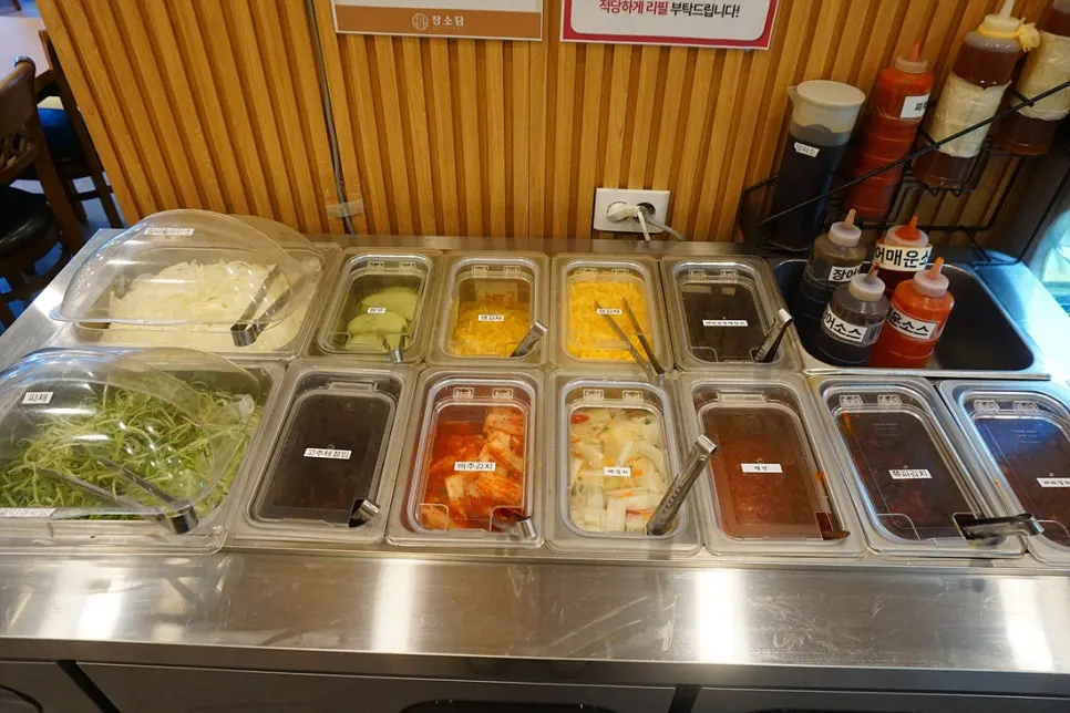 Menu board listing the eel and beef B Set components