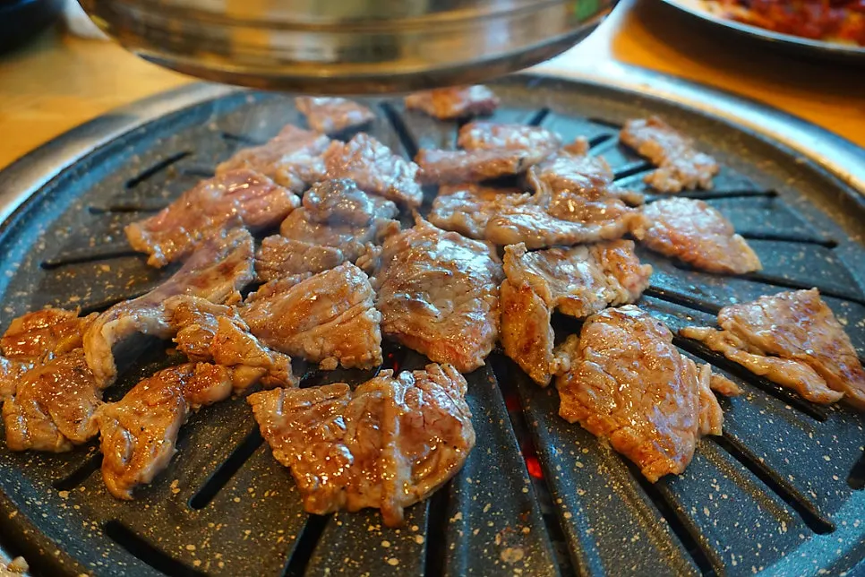 Refilled plate of eel and sirloin