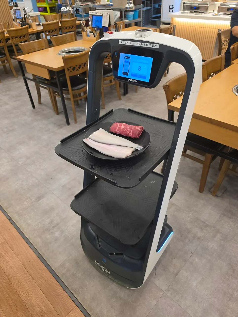 Jangsodam's serving robot delivering food