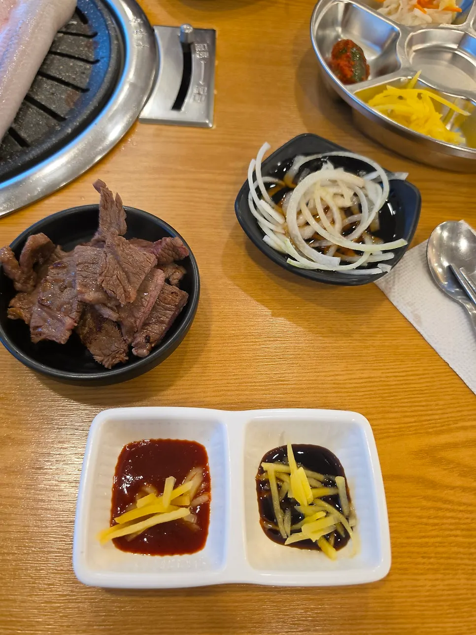 Eel topped with ginger mixed into sauce