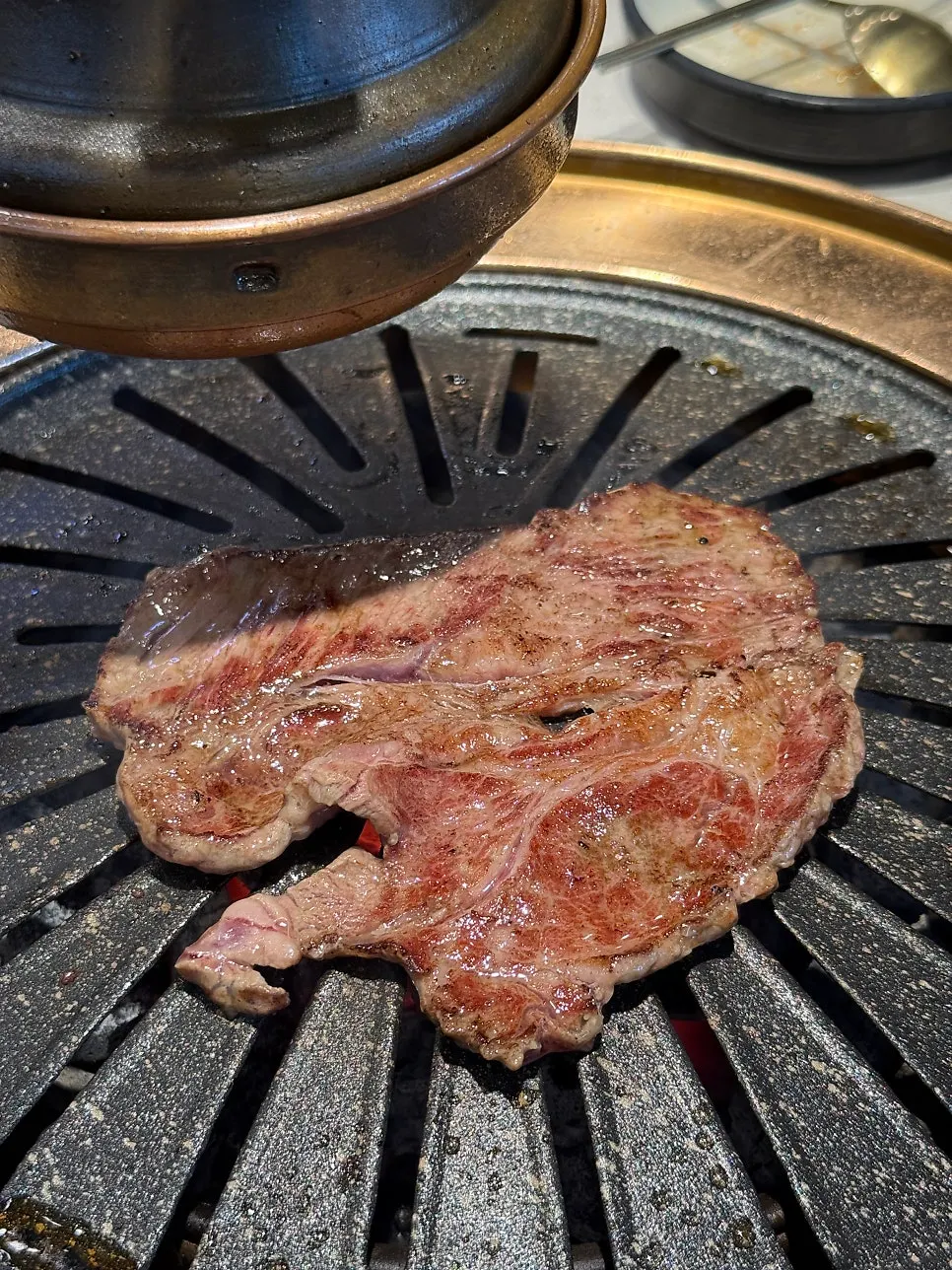 숯불에 올린 소고기 등심