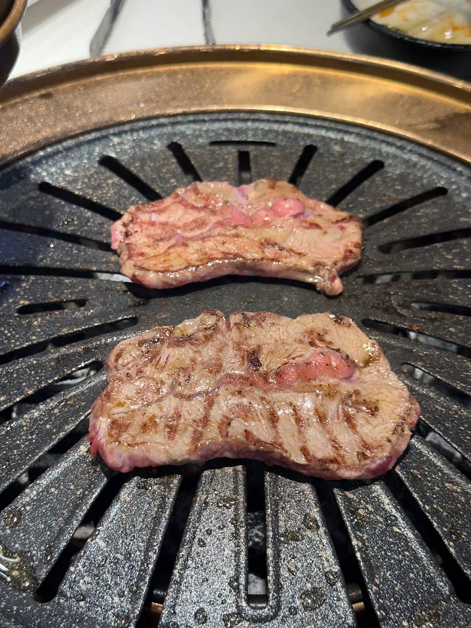얇게 구운 우삼겹