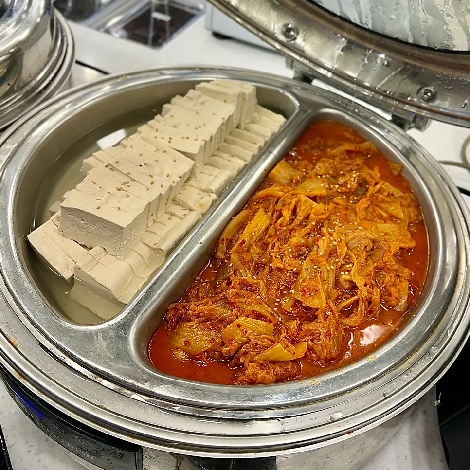 뷔페 수준으로 차려진 장소담 셀프바