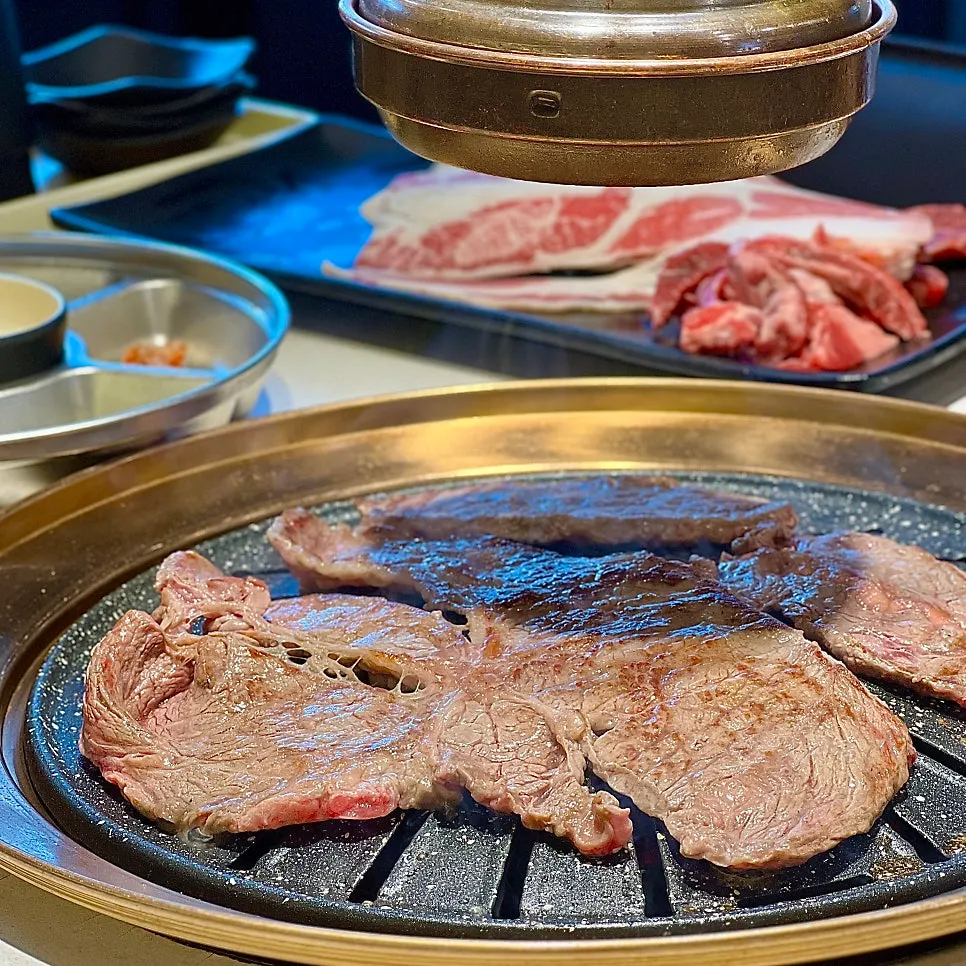숯불에 올려 굽는 장소담 소고기