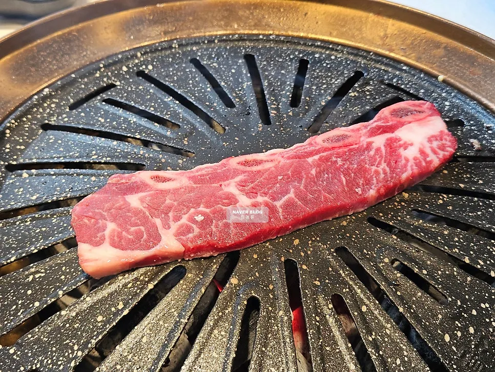 숯불에 굽는 우삼겹