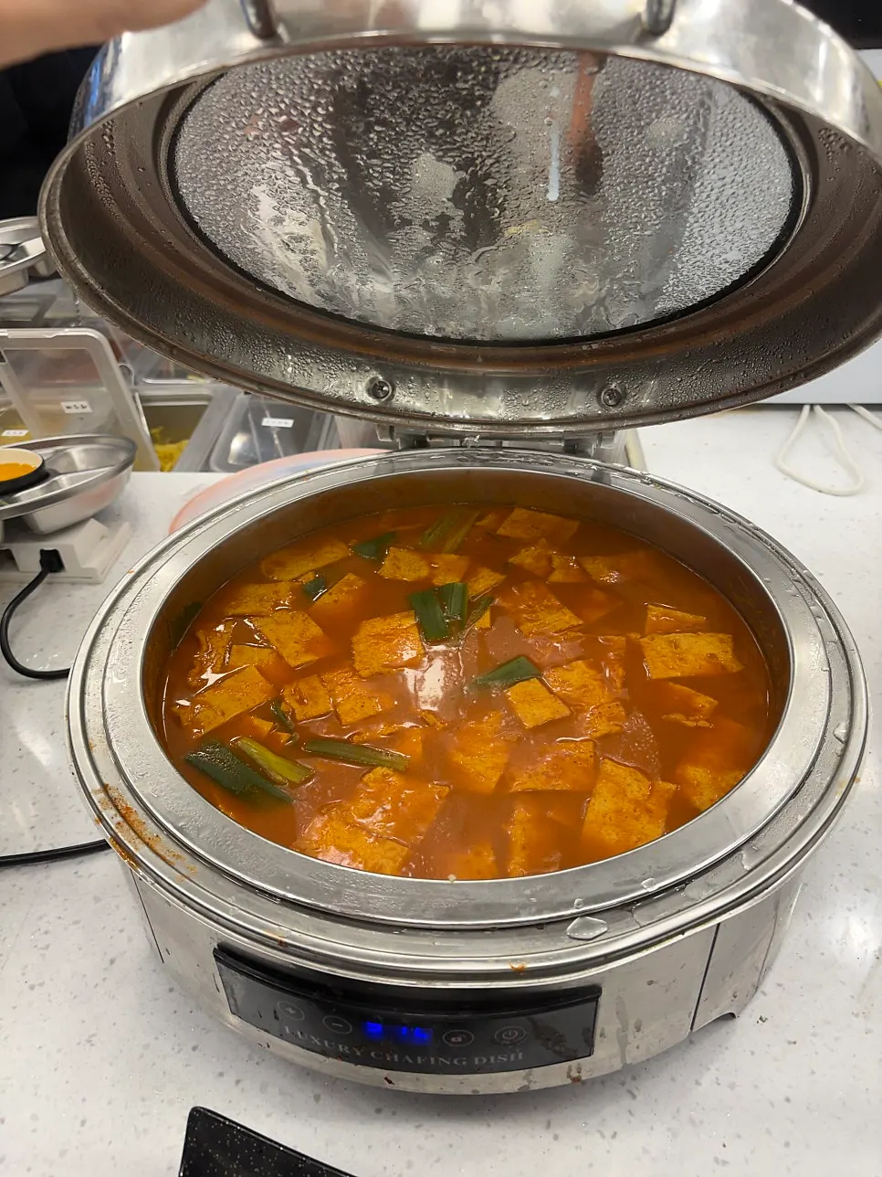 Self-bar dubu-kimchi and tteokbokki station
