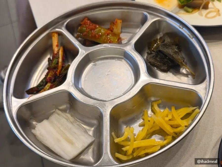 Tofu kimchi, sundae and other dishes brought over