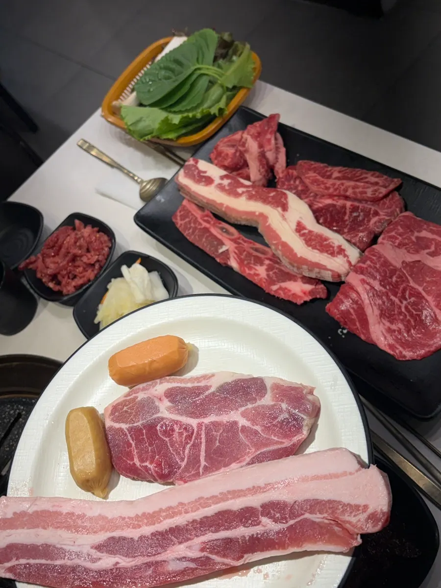 주문 즉시 조리된 사이드 접시