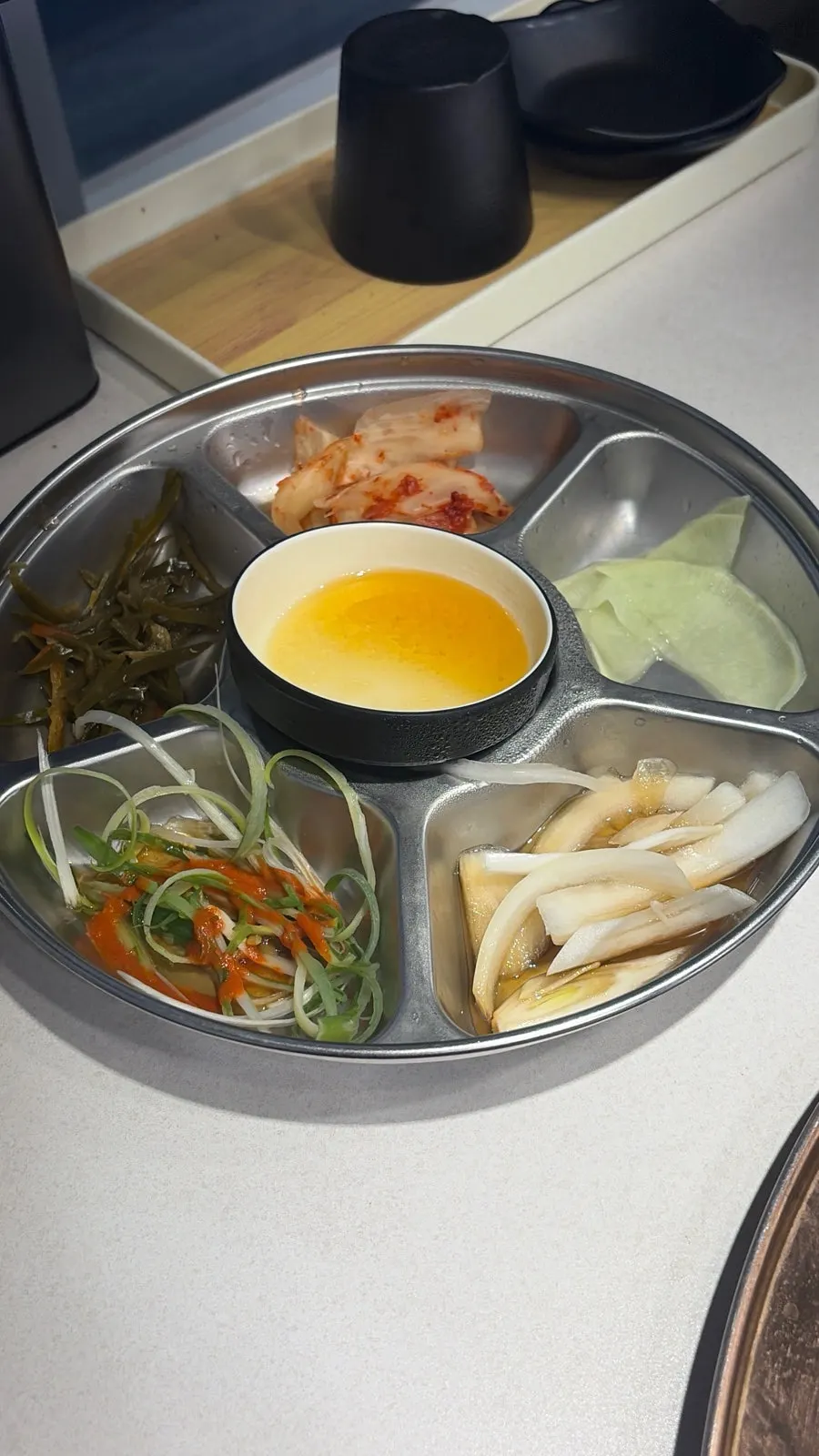 C세트 소고기 6종과 육회, 양념게장 상차림