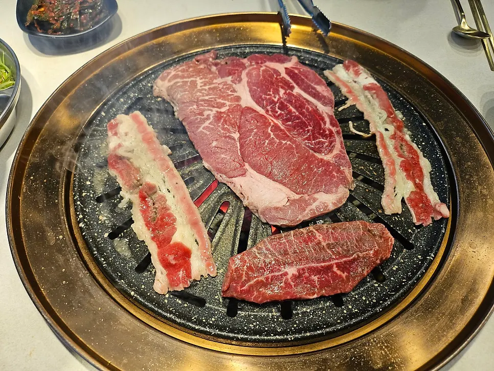 Meat platter served with yukhoe and seasoned raw crab
