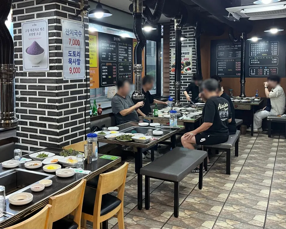 널찍하고 깔끔한 장수촌풍천장어 내부 홀