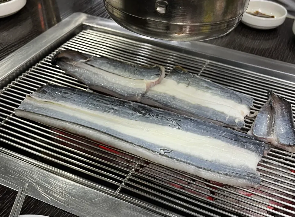 숯불 위에 올린 생장어 1kg