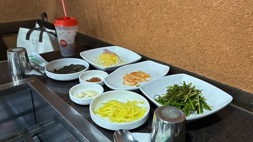 Side dishes served alongside the eel