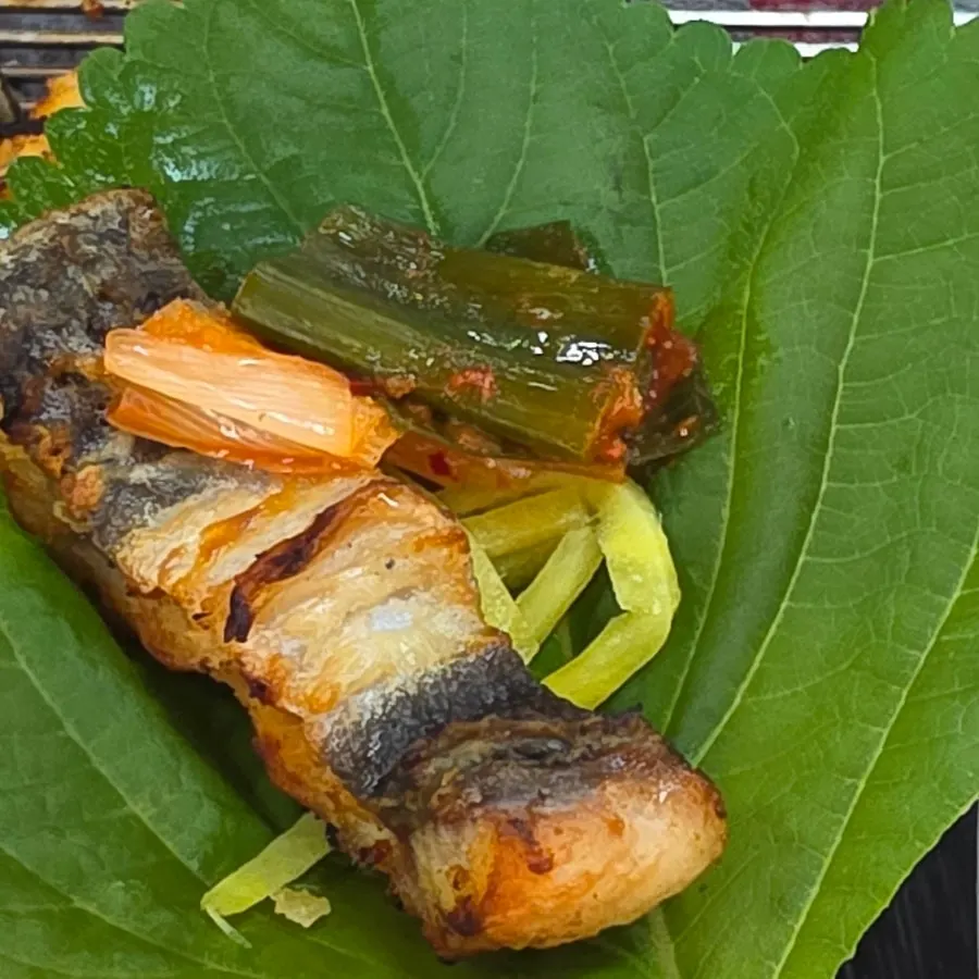 깻잎에 싸 먹는 장어구이 쌈