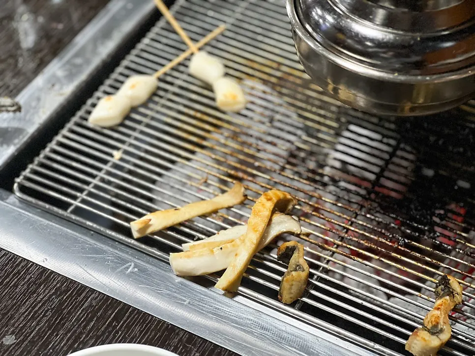 직원이 구워주는 떡꼬치
