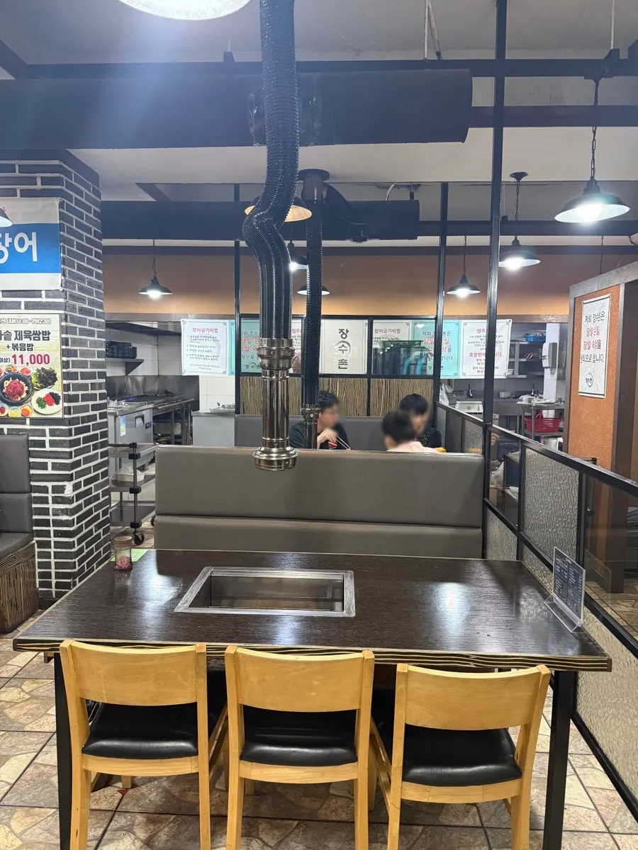 Tables with generous spacing and group seating