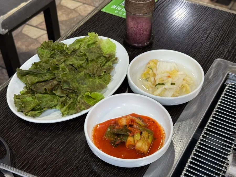 Menu board with eel-loach soup and other meal options