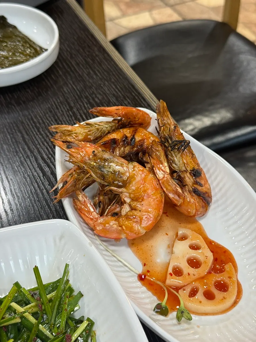 King prawns with golden, well-grilled shells