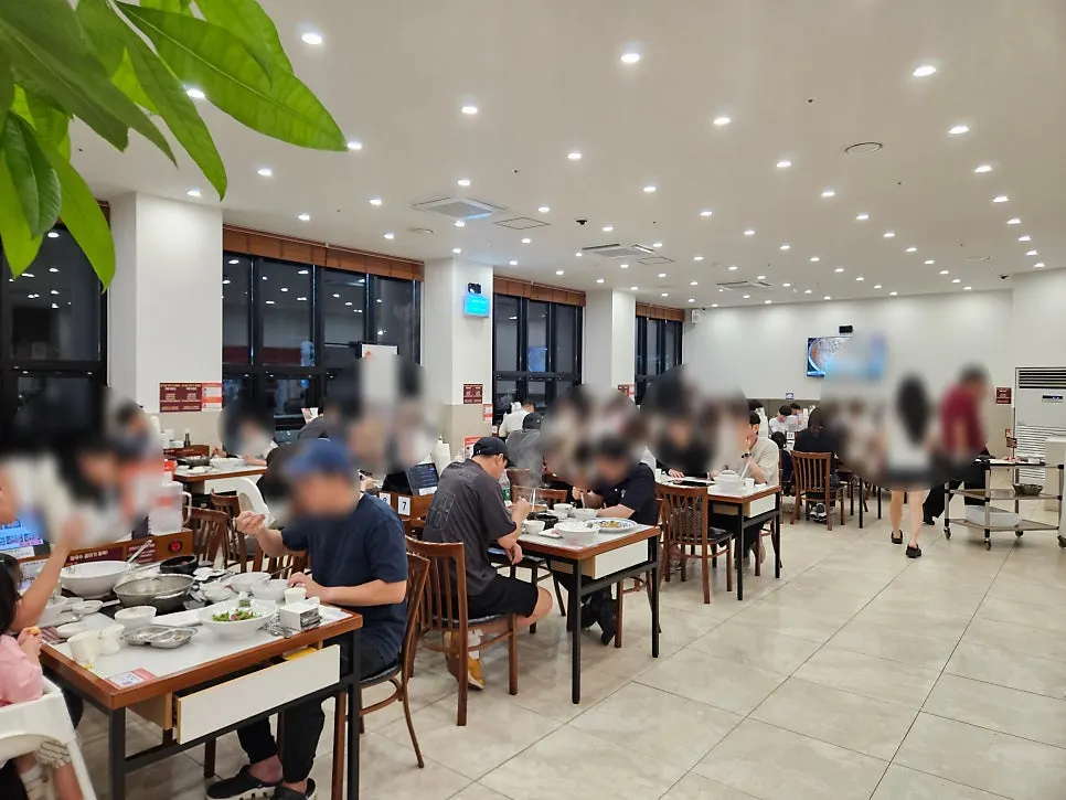 Spacious dining hall of Jangwongap Kalguksu with many tables
