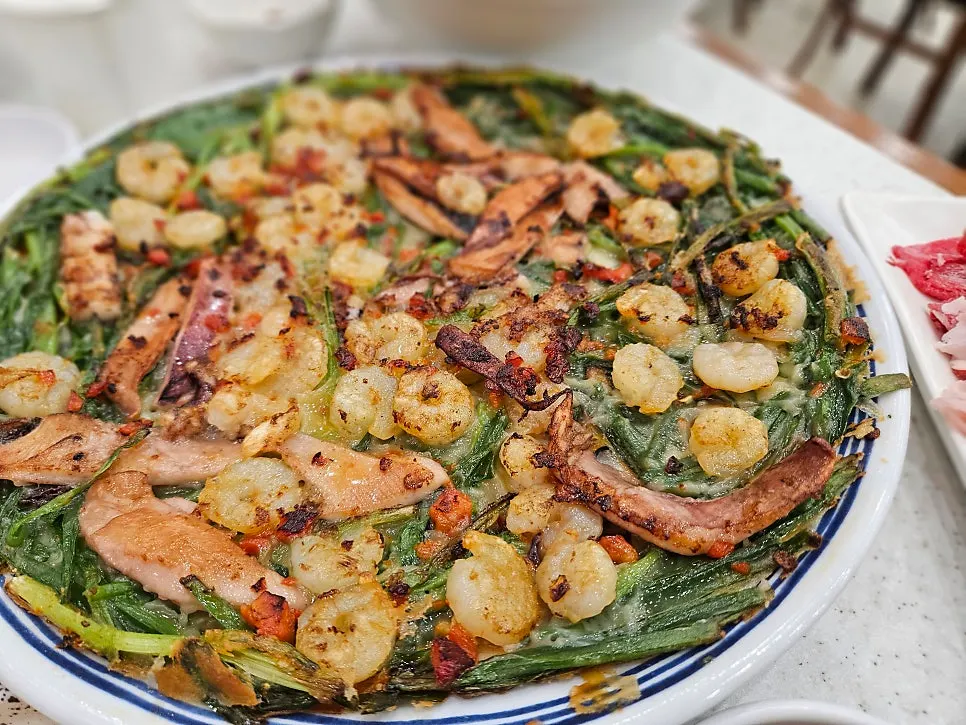 Cross-section of the sliced seafood pancake showing the seafood inside