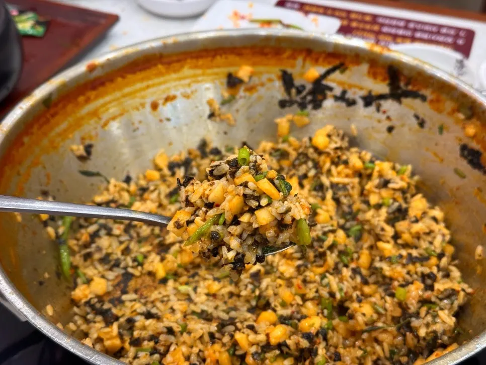 ข้าวผัดกักตุกิน้ำมันงาดำ
