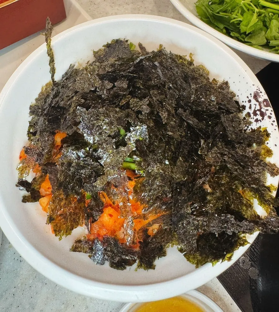满满盛出的紫苏油萝卜块炒饭