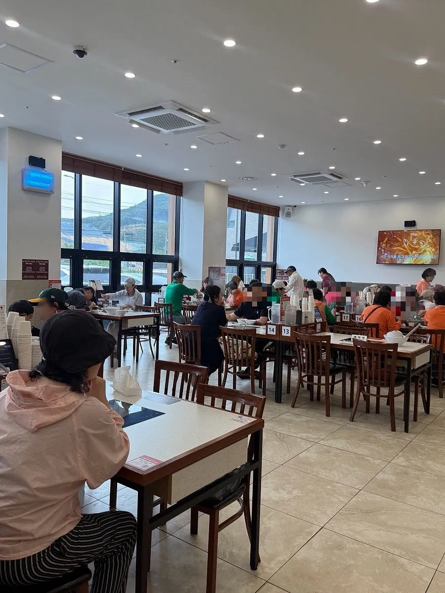 Dedicated Jangwongap Kalguksu parking lot in front of the restaurant