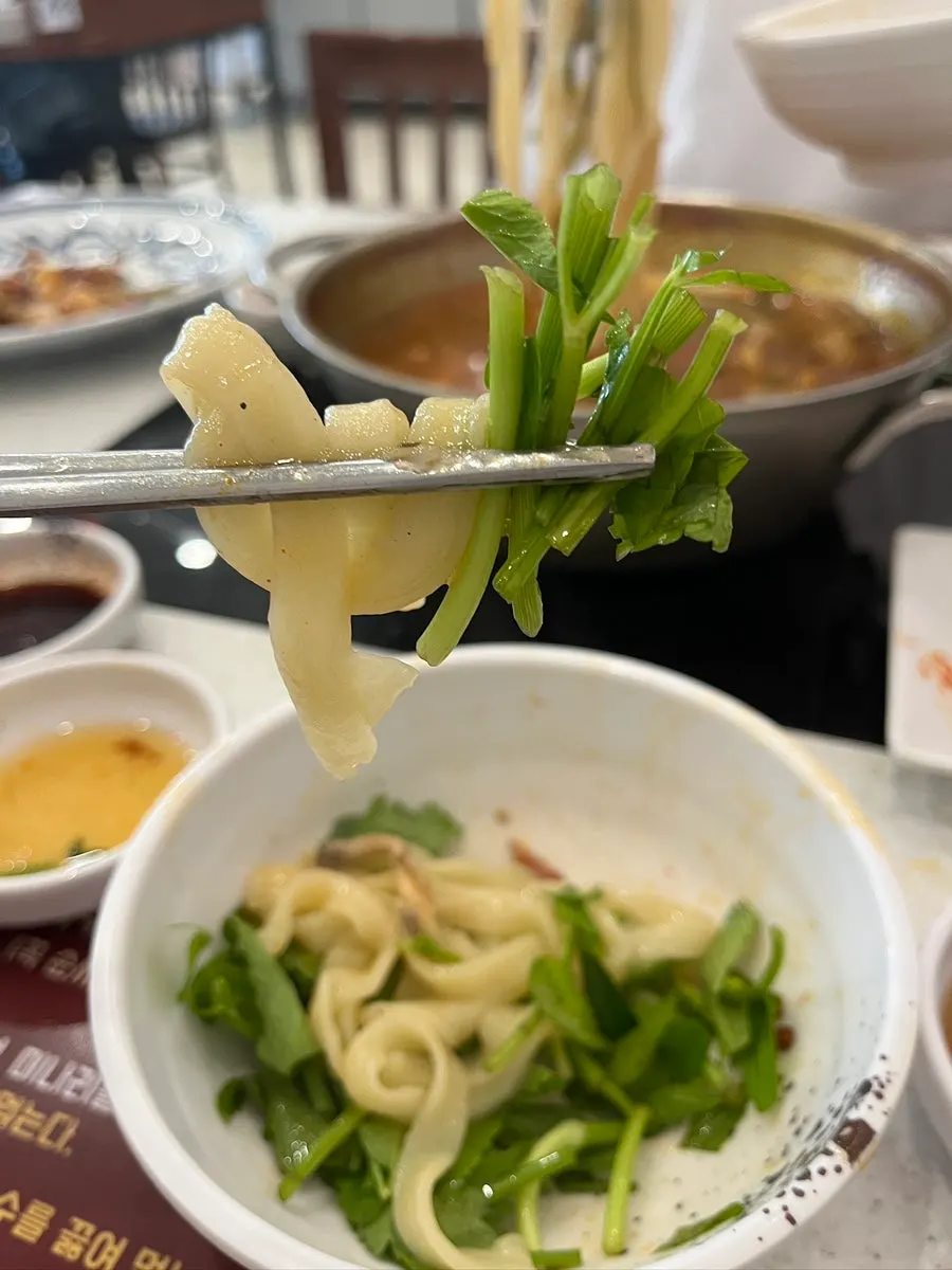 Hourglass timer for cooking the noodles