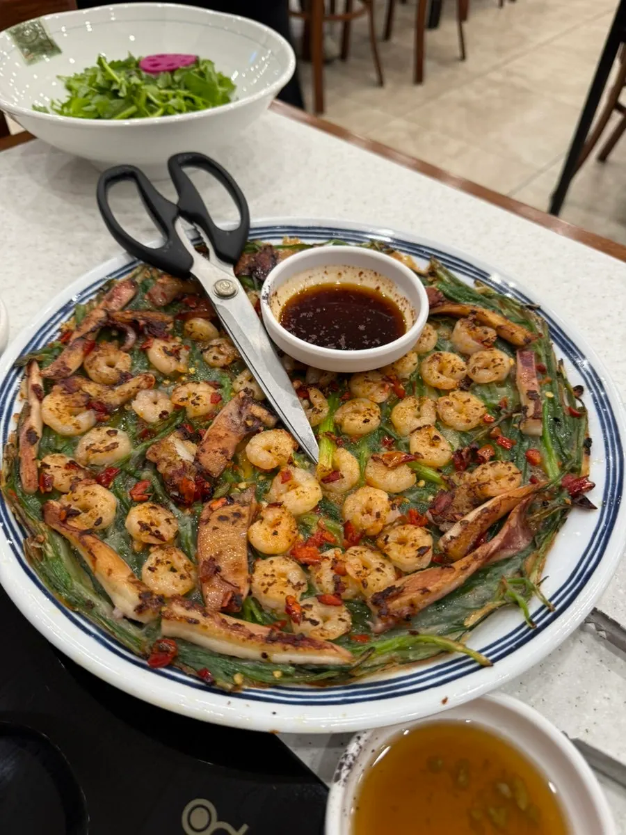 Table set with the ordered dishes