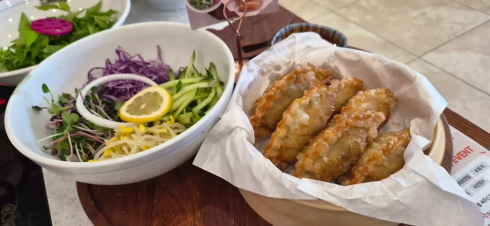 조치원 복숭아 비빔만두 한 상