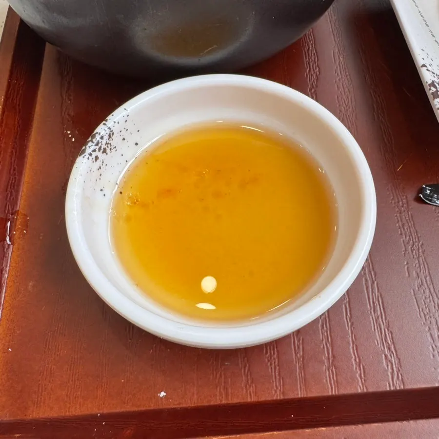 참기름에 찍어 먹는 차돌박이