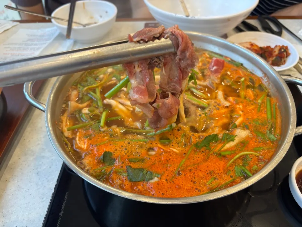 새우와 오징어가 올라간 통새우 해물파전
