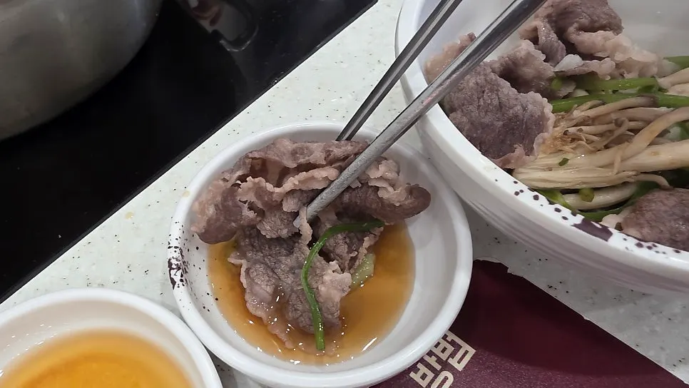 추가 주문한 등심 고기 접시