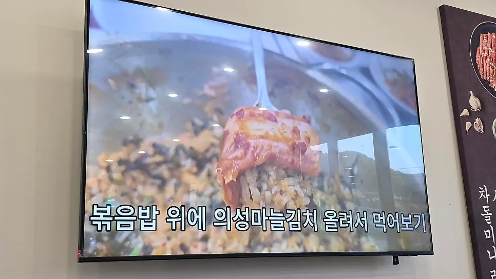 식사를 마친 테이블과 후식
