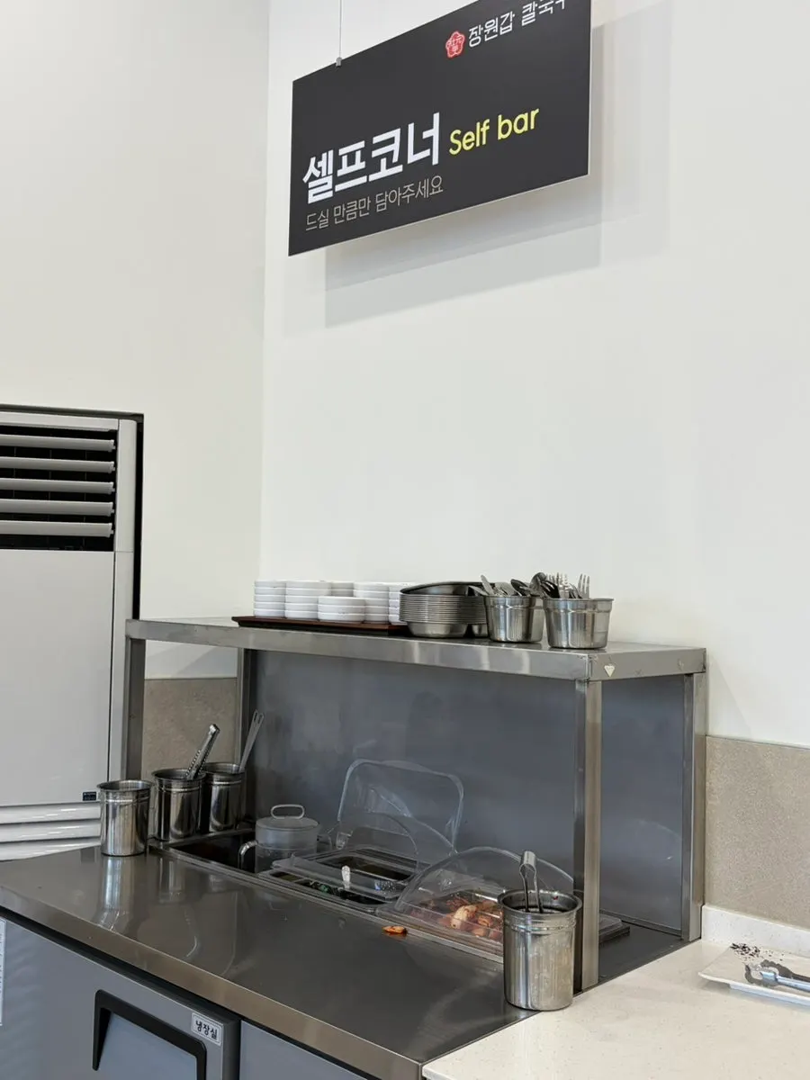 Paper boxes and plastic bags for pancake takeout