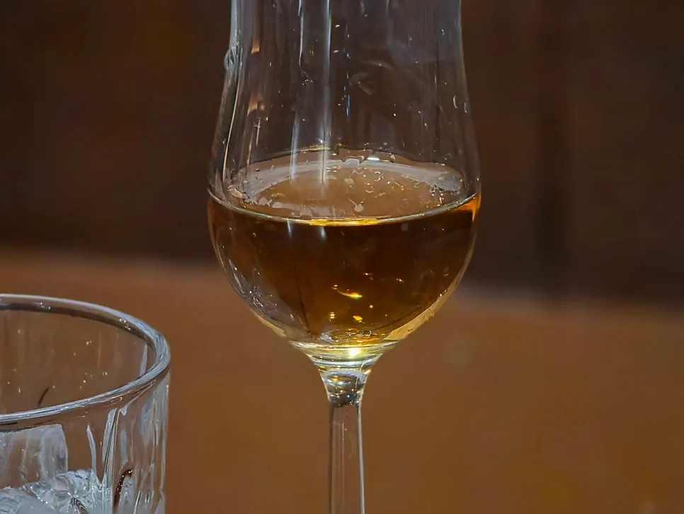 Additional high-resolution shot of Janhyang's liquor display