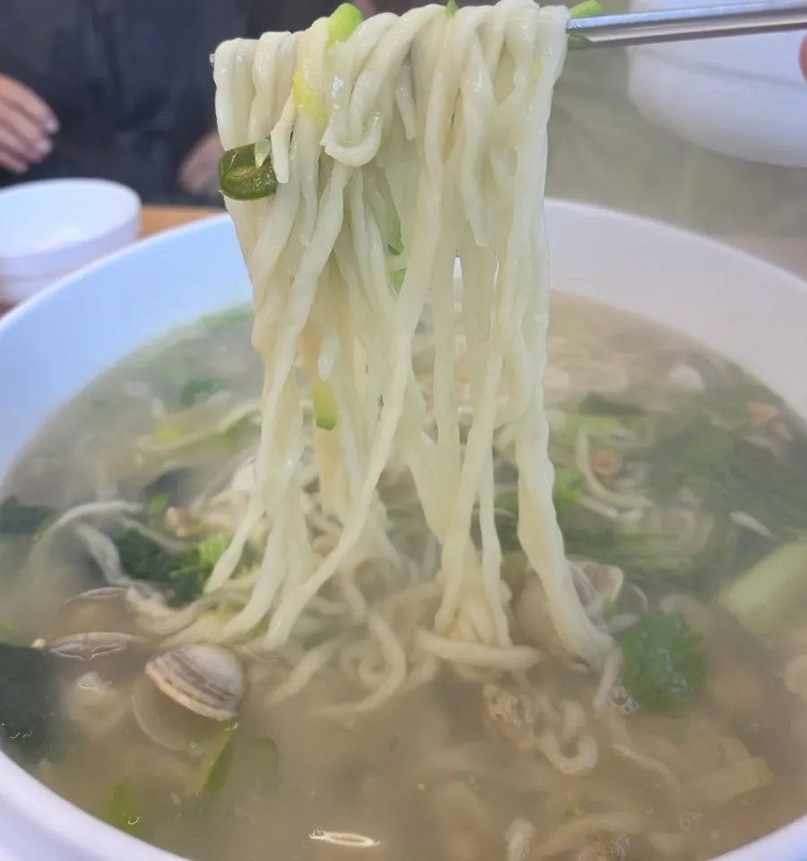 Pot of kalguksu filled with clams