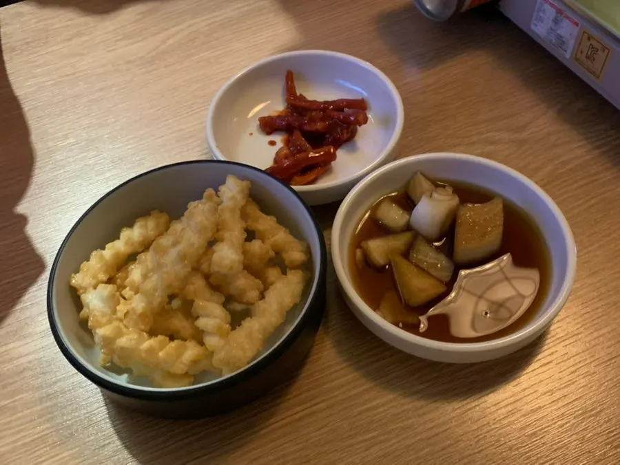 기본 안주로 나온 꿀꽈배기