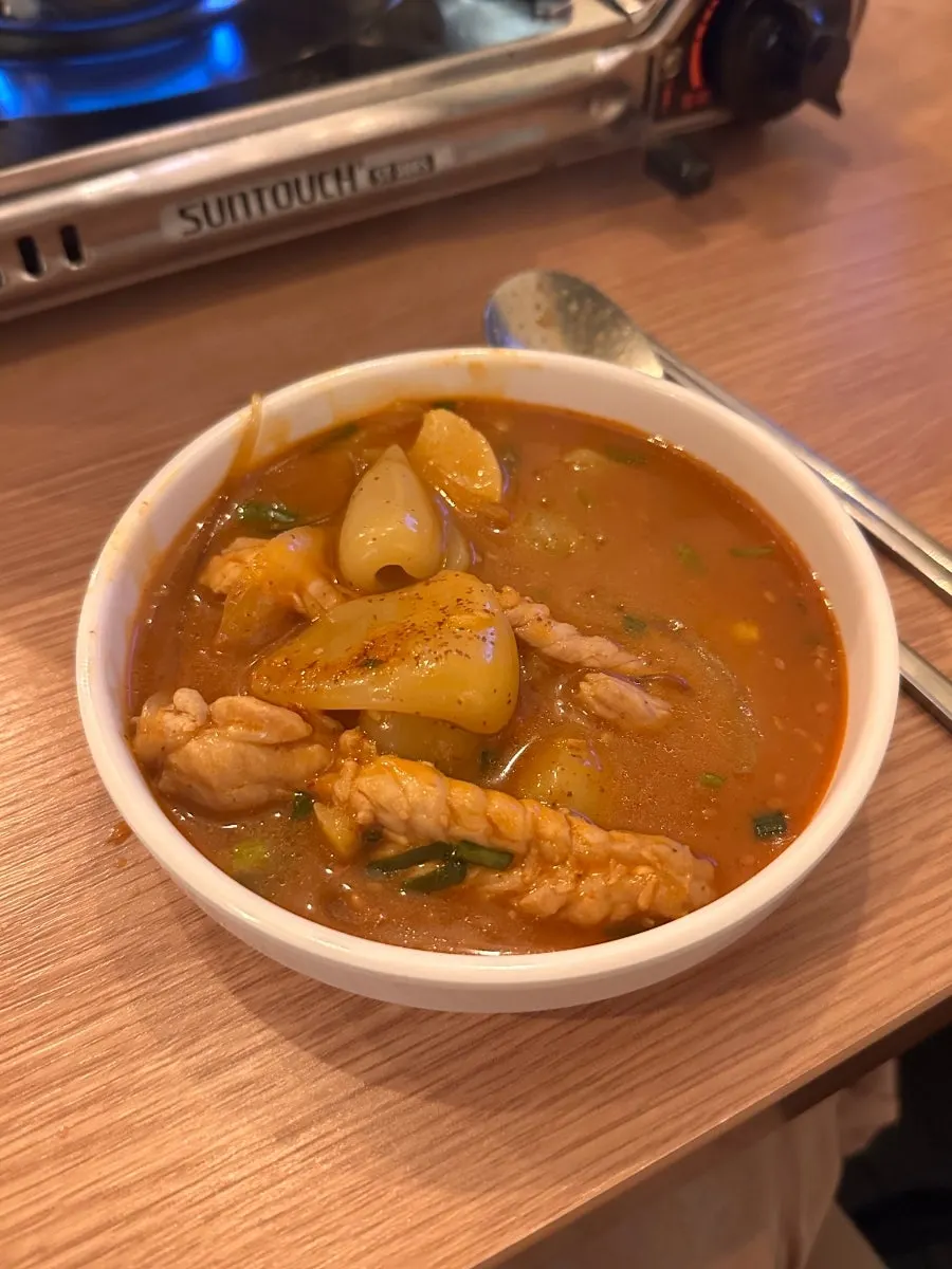 A hearty, meal-like bowl of Jansang's mokdori-tang