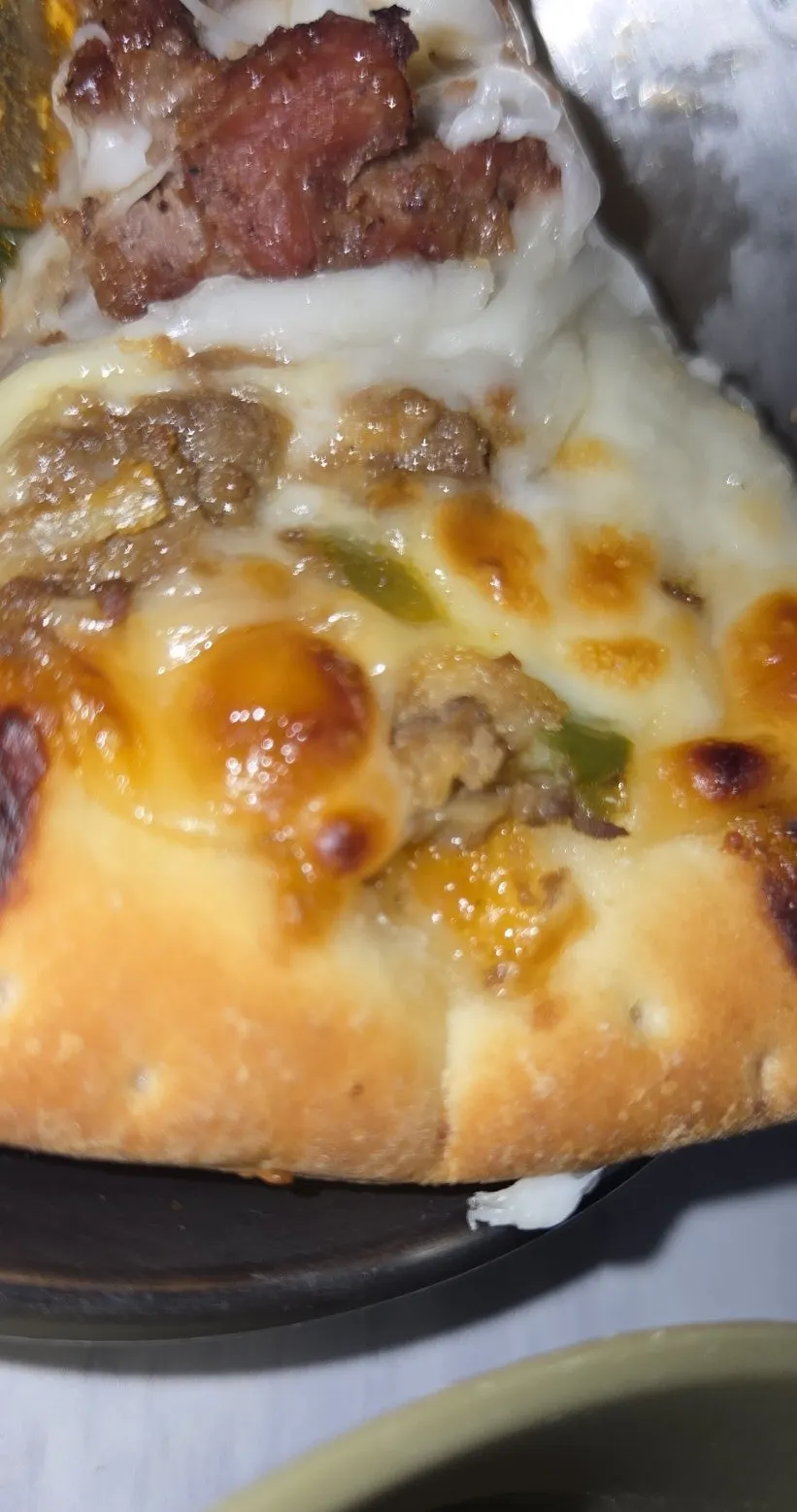 Full view of the pizza topped with bulgogi