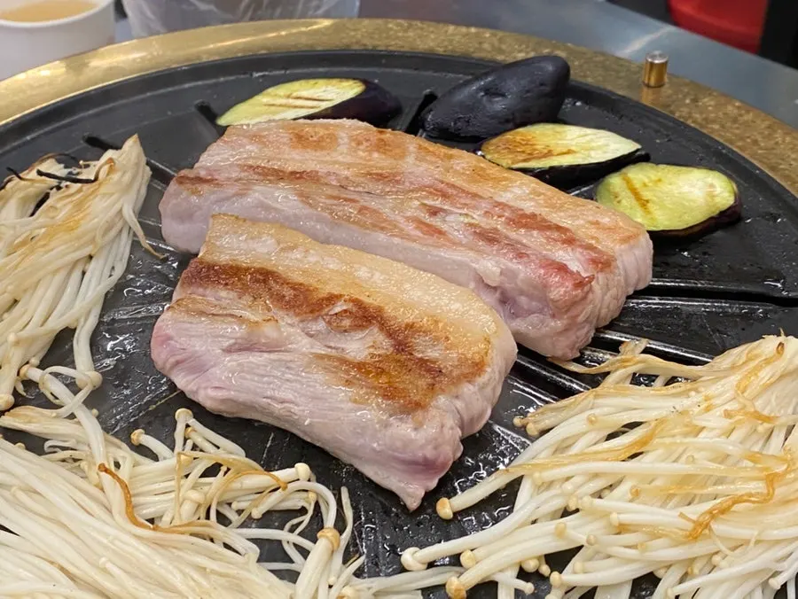 숯불화로구이 준비된 테이블