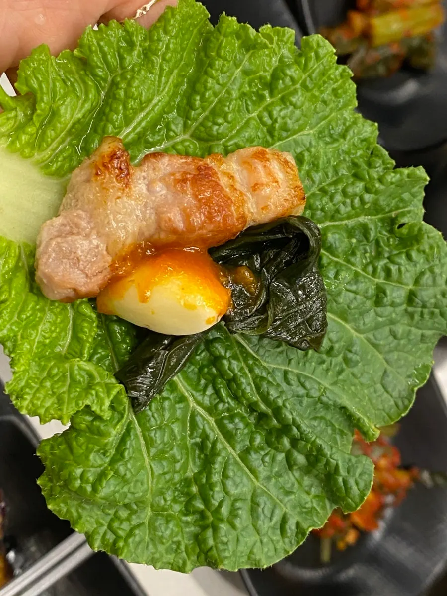 다 구워진 숯불화로구이 삼겹살